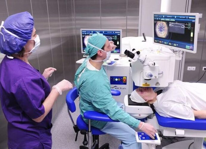 Bei Netzhautrissen wird eine Laserkoagulation durchgeführt