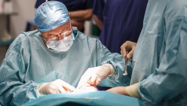 Operation zur Entfernung des Glaskörpers des Auges (Vitrektomie)